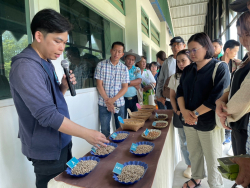 20240622194914.jpg - การศึกษาดูงาน ณ ศูนย์การเรียนรู้ครบวงจร กาแฟชาวไทยภูเขา ฮิลล์คอฟฟ์ | https://facagri.cmru.ac.th/web