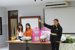 20240822100145.jpg - กิจกรรมอบรมเชิงปฏิบัติการการทำบายศรีสู่ขวัญสำหรับงานพิธีต่างๆ | https://facagri.cmru.ac.th/web