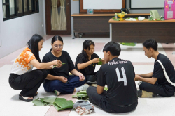 20240822100158.jpg - กิจกรรมอบรมเชิงปฏิบัติการการทำบายศรีสู่ขวัญสำหรับงานพิธีต่างๆ | https://facagri.cmru.ac.th/web