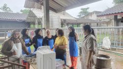 20240823081416.jpg - ฝึกประสบการณ์ตรวจสุขภาพและตรวจระบบสืบพันธุ์โคเบื้องต้น นักศึกษาจาก Universiti Teknologi MARA, Malaysia | https://facagri.cmru.ac.th/web