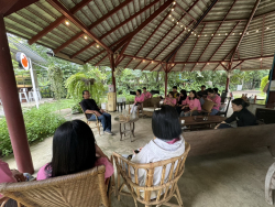 20240828132059.jpg - ศึกษาดูงานการหมักสุราพื้นบ้าน  ณ ร้านกาแฟหมาใจดำ | https://facagri.cmru.ac.th/web