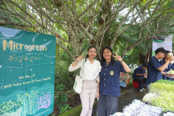 20240911134625.jpg - เยี่ยมชมบูธผลงานคณาจารย์และนักศึกษา | https://facagri.cmru.ac.th/web