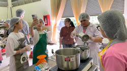 20240913134550(1).jpg - กิจกรรมฝึกอบรม การทำไวน์ผลไม้เบื้องต้น ให้กับนักศึกษาโครงการแลกเปลี่ยน โครงการ (TF-SCALE) Programme 2024 | https://facagri.cmru.ac.th/web