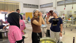 20240913134606.jpg - กิจกรรมฝึกอบรม การทำไวน์ผลไม้เบื้องต้น ให้กับนักศึกษาโครงการแลกเปลี่ยน โครงการ (TF-SCALE) Programme 2024 | https://facagri.cmru.ac.th/web