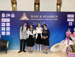 20240919130152.jpg - นำเสนอบทความวิจัยในรูปแบบโปสเตอร์ การประชุมวิชาการระดับนานาชาติ ISAH & SEAOHUN International Conference 2024 | https://facagri.cmru.ac.th/web