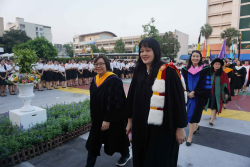 20241014102516.jpg - งานบัณฑิตานุสรณ์ บัณฑิตมหาวิทยาลัยราชภัฏเชียงใหม่ ประจำปีการศึกษา 2567 รุ่น 45 | https://facagri.cmru.ac.th/web