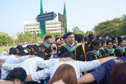 20241014102625.jpg - งานบัณฑิตานุสรณ์ บัณฑิตมหาวิทยาลัยราชภัฏเชียงใหม่ ประจำปีการศึกษา 2567 รุ่น 45 | https://facagri.cmru.ac.th/web