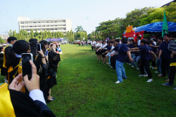 20241015082644.jpg - งานบัณฑิตานุสรณ์ บัณฑิตมหาวิทยาลัยราชภัฏเชียงใหม่ ประจำปีการศึกษา 2567 รุ่น 45 | https://facagri.cmru.ac.th/web