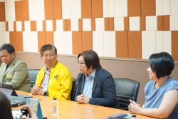 20241206135938.jpg - ผู้เชี่ยวชาญจากต่างประเทศเข้าพบผู้บริหารมหาวิทยาลัยราชภัฏเชียงใหม่ | https://facagri.cmru.ac.th/web