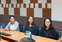 20241206135939.jpg - ผู้เชี่ยวชาญจากต่างประเทศเข้าพบผู้บริหารมหาวิทยาลัยราชภัฏเชียงใหม่ | https://facagri.cmru.ac.th/web