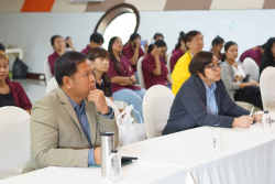20241206140529.jpg - บรรยายและแลกเปลี่ยนงานวิจัยและให้คำแนะนำการทำงานวิจัยให้กับนักวิจัยและนักศึกษา | https://facagri.cmru.ac.th/web