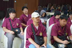 20241206140531(1).jpg - บรรยายและแลกเปลี่ยนงานวิจัยและให้คำแนะนำการทำงานวิจัยให้กับนักวิจัยและนักศึกษา | https://facagri.cmru.ac.th/web