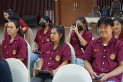 20241206140535.jpg - บรรยายและแลกเปลี่ยนงานวิจัยและให้คำแนะนำการทำงานวิจัยให้กับนักวิจัยและนักศึกษา | https://facagri.cmru.ac.th/web