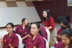 20241206140536.jpg - บรรยายและแลกเปลี่ยนงานวิจัยและให้คำแนะนำการทำงานวิจัยให้กับนักวิจัยและนักศึกษา | https://facagri.cmru.ac.th/web