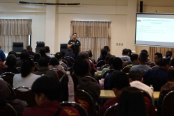 20250122113203.jpg - อบรมเชิงปฏิบัติการสร้างการเรียนรู้แบบสหวิชาชีพ (Inter-Professional Education) ผ่านมุมมองและประสบการณ์การป้องกันโรคพิษสุนัขบ้าของวิชาชีพอื่นๆ | https://facagri.cmru.ac.th/web