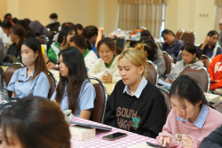 20250122113206.jpg - อบรมเชิงปฏิบัติการสร้างการเรียนรู้แบบสหวิชาชีพ (Inter-Professional Education) ผ่านมุมมองและประสบการณ์การป้องกันโรคพิษสุนัขบ้าของวิชาชีพอื่นๆ | https://facagri.cmru.ac.th/web