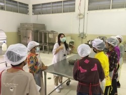 20210816083703(1).jpg - กิจกรรมแปรรูป ผัดไทย กระทงทองสมุนไพร หมูสวรรค์ และน้ำอันชัญพาสเจอร์ไรซ์ | https://facagri.cmru.ac.th/web