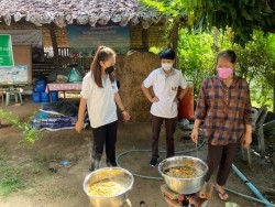20211019040041.jpg - การสัมมนาเชิงปฏิบัติการเรื่องเทคนิคการเพ้นท์ผ้าใยกัญชง และการอบรมเชิงปฏิบัติการเรื่องกระดาษจากฟางข้าว | https://facagri.cmru.ac.th/web