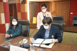 20211207083554.jpg - พิธีลงนามบันทึกข้อตกลงความร่วมมือการพัฒนาด้านวิชาการและวิจัยระหว่างวิทยาลัยเกษตรกับเทคโนโลยีลำพูน | https://facagri.cmru.ac.th/web