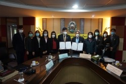 20211207083625.jpg - พิธีลงนามบันทึกข้อตกลงความร่วมมือการพัฒนาด้านวิชาการและวิจัยระหว่างวิทยาลัยเกษตรกับเทคโนโลยีลำพูน | https://facagri.cmru.ac.th/web