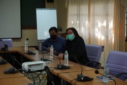 20211222081425.jpg - การประชุมให้คำปรึกษาด้านเกษตรอินทรีย์และการสร้างสิ่งแวดล้อมที่ดีให้กับชุมชนอย่างยั่งยืน เพื่อสร้างอาชีพ พัฒนาผลผลิตและผลิตภัณฑ์ให้กับชุมชน ให้กับบริษัทอิมแพ็คเมืองทองธานี | https://facagri.cmru.ac.th/web