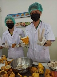 20220127025303(3).jpg - การอบรมเชิงปฏิบัติการโครงการพาน้องชมสวนและแปรรูปโกโก้ | https://facagri.cmru.ac.th/web