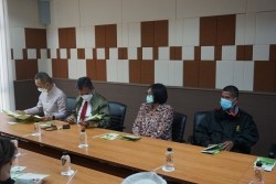 20220131081734.jpg - ลงนามความร่วมมือ 4 ฝ่ายในด้านการวิจัยและพัฒนาสมุนไพรครบวงจร | https://facagri.cmru.ac.th/web