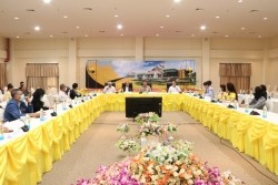 20220221074021(1).jpg - จังหวัดเชียงใหม่ จับมือ เกษตรกรเจ้าของแปลง young smart farmer และผู้สนใจทำเกษตรอินทรีย์ในภาคเหนือ พัฒนาหัวขบวนเกษตรอินทรีย์แบบมีส่วนร่วม SDGsPGS สู่การพัฒนาเศรษฐกิจฐานรากอย่างยั่งยืน | https://facagri.cmru.ac.th/web