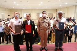 20220221074024(1).jpg - จังหวัดเชียงใหม่ จับมือ เกษตรกรเจ้าของแปลง young smart farmer และผู้สนใจทำเกษตรอินทรีย์ในภาคเหนือ พัฒนาหัวขบวนเกษตรอินทรีย์แบบมีส่วนร่วม SDGsPGS สู่การพัฒนาเศรษฐกิจฐานรากอย่างยั่งยืน | https://facagri.cmru.ac.th/web