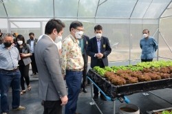 20220331032700.jpg -  แลกเปลี่ยนเรียนรู้งานด้านการพัฒนาเกษตรอินทรีย์เพื่อความยั่งยืนในการพัฒนาท้องถิ่น | https://facagri.cmru.ac.th/web