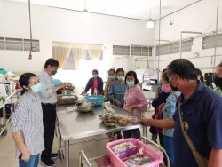 20220401081059.jpg - การแปรรูปผลิตภัณฑ์ กิจกรรมการทำมะเขือเทศแช่อิ่มแห้ง แหนมปลาส้ม | https://facagri.cmru.ac.th/web