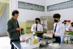 20220629071700.jpg - ประเมินผลการดำเนินงานสถาบันผลิตและพัฒนาครู โครงการครูรัก(ษ์)ถิ่น รุ่นที่ 1 และ รุ่นที่ 2  | https://facagri.cmru.ac.th/web