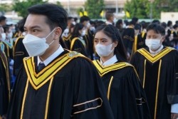 20221220031148.jpg - งานบัณฑิตานุสรณ์ บัณฑิตมหาวิทยาลัยราชภัฏเชียงใหม่ รุ่นที่ 43 ประจำปีการศึกษา 2560-2562 | https://facagri.cmru.ac.th/web