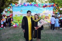 20221220035231.jpg - ถ่ายรูปกับญาติและถ่ายรูปหมู่บัณฑิต รุ่นที่ 43 ประจำปีการศึกษา 2560-2562 | https://facagri.cmru.ac.th/web