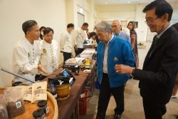 20230331062121.jpg - บรรยากาศพิธีมอบประกาศนียบัตร โครงการบัณฑิตพันธุ์ใหม่ (Non-Degree) สาขานวัตกรรมเกษตรอินทรีย์ | https://facagri.cmru.ac.th/web