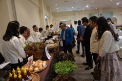 20230331062126.jpg - บรรยากาศพิธีมอบประกาศนียบัตร โครงการบัณฑิตพันธุ์ใหม่ (Non-Degree) สาขานวัตกรรมเกษตรอินทรีย์ | https://facagri.cmru.ac.th/web