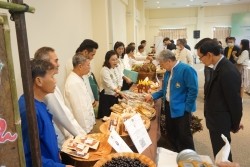 20230331062133.jpg - บรรยากาศพิธีมอบประกาศนียบัตร โครงการบัณฑิตพันธุ์ใหม่ (Non-Degree) สาขานวัตกรรมเกษตรอินทรีย์ | https://facagri.cmru.ac.th/web