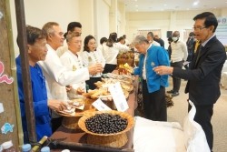 20230331062135.jpg - บรรยากาศพิธีมอบประกาศนียบัตร โครงการบัณฑิตพันธุ์ใหม่ (Non-Degree) สาขานวัตกรรมเกษตรอินทรีย์ | https://facagri.cmru.ac.th/web