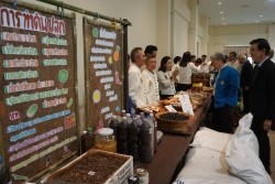 20230331062138.jpg - บรรยากาศพิธีมอบประกาศนียบัตร โครงการบัณฑิตพันธุ์ใหม่ (Non-Degree) สาขานวัตกรรมเกษตรอินทรีย์ | https://facagri.cmru.ac.th/web