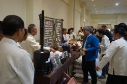 20230331062147.jpg - บรรยากาศพิธีมอบประกาศนียบัตร โครงการบัณฑิตพันธุ์ใหม่ (Non-Degree) สาขานวัตกรรมเกษตรอินทรีย์ | https://facagri.cmru.ac.th/web