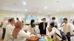 20230331062424.jpg - บรรยากาศพิธีมอบประกาศนียบัตร โครงการบัณฑิตพันธุ์ใหม่ (Non-Degree) สาขานวัตกรรมเกษตรอินทรีย์ | https://facagri.cmru.ac.th/web
