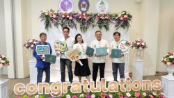 20230331062426.jpg - บรรยากาศพิธีมอบประกาศนียบัตร โครงการบัณฑิตพันธุ์ใหม่ (Non-Degree) สาขานวัตกรรมเกษตรอินทรีย์ | https://facagri.cmru.ac.th/web