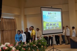 20231227110220.jpg - พิธีมอบประกาศนียบัตร โครงการบัณฑิตพันธุ์ใหม่ รุ่นที่ 2 | https://facagri.cmru.ac.th/web