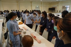 20231228091913.jpg - อบรมเชิงปฏิบัติการสร้างการเรียนรู้แบบสหวิชาชีพ การป้องกันโรคพิษสุนัขบ้าของวิชาชีพอื่นๆให้แก่นักศึกษาและประชาชน | https://facagri.cmru.ac.th/web