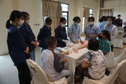20231228091949.jpg - อบรมเชิงปฏิบัติการสร้างการเรียนรู้แบบสหวิชาชีพ การป้องกันโรคพิษสุนัขบ้าของวิชาชีพอื่นๆให้แก่นักศึกษาและประชาชน | https://facagri.cmru.ac.th/web