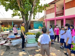 20231228095625.jpg - กิจกรรมการปลูกไม้ดอกไม้ประดับเพื่อการจัดสวนในโรงเรียน | https://facagri.cmru.ac.th/web