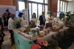 20231228100758.jpg - การจัดนิทรรศการประชุมสัมมนาวิชาการเพื่อสร้างและพัฒนากำลังคนที่มีทักษะและสมรรถนะสูง โครงการผลิตบัณฑิตพันธุ์ใหม่  | https://facagri.cmru.ac.th/web