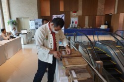 20231228100825.jpg - การจัดนิทรรศการประชุมสัมมนาวิชาการเพื่อสร้างและพัฒนากำลังคนที่มีทักษะและสมรรถนะสูง โครงการผลิตบัณฑิตพันธุ์ใหม่  | https://facagri.cmru.ac.th/web