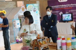 20231228100841.jpg - การจัดนิทรรศการประชุมสัมมนาวิชาการเพื่อสร้างและพัฒนากำลังคนที่มีทักษะและสมรรถนะสูง โครงการผลิตบัณฑิตพันธุ์ใหม่  | https://facagri.cmru.ac.th/web