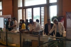 20231228100845.jpg - การจัดนิทรรศการประชุมสัมมนาวิชาการเพื่อสร้างและพัฒนากำลังคนที่มีทักษะและสมรรถนะสูง โครงการผลิตบัณฑิตพันธุ์ใหม่  | https://facagri.cmru.ac.th/web
